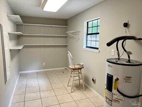 5905 Pamela Dr in Milton, FL - Building Photo - Building Photo