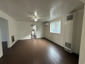 328 SE Lane Ave in Roseburg, OR - Building Photo - Building Photo