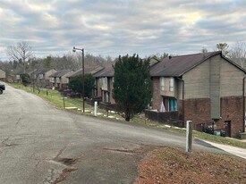 1125 St Christopher Dr in Russell, KY - Building Photo