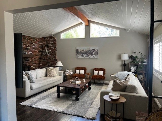 1052 Calle Jazmin in Thousand Oaks, CA - Building Photo