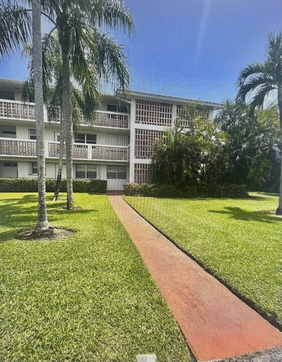 20 SE 13th St in Boca Raton, FL - Foto de edificio