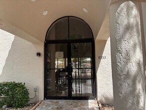 9121 W Sunrise Blvd in Plantation, FL - Building Photo - Building Photo