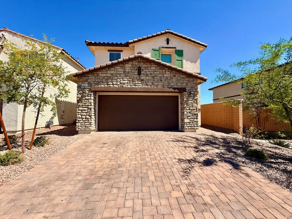422 Larksong Avenue in Henderson, NV - Building Photo