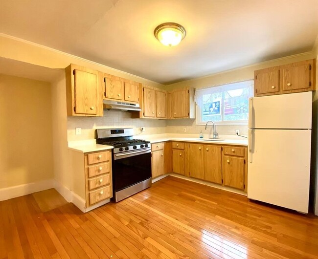 4 Dickson St, Unit #1 in Somerville, MA - Building Photo - Building Photo