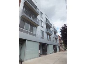 5-35 51st Ave in Long Island City, NY - Foto de edificio - Building Photo