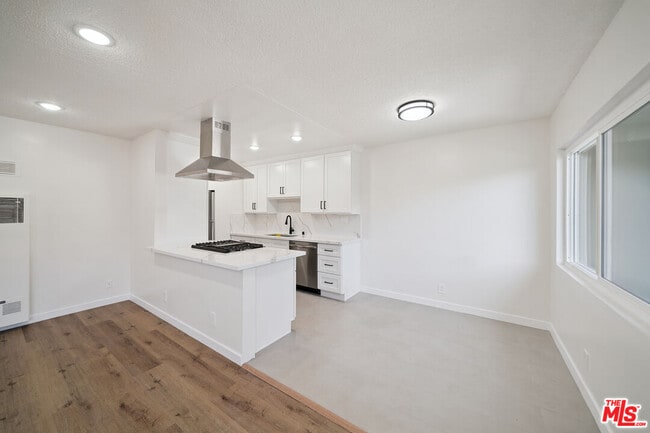 7209 Willoughby Ave in Los Angeles, CA - Building Photo - Building Photo