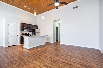 Lofts at Poplar Pointe in Macon, GA - Building Photo - Interior Photo
