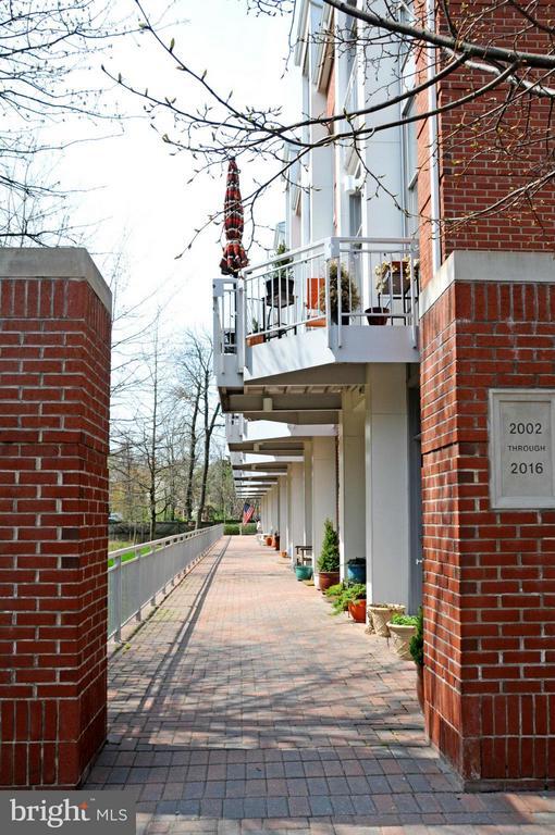 2010 N Westmoreland St in Arlington, VA - Building Photo - Building Photo