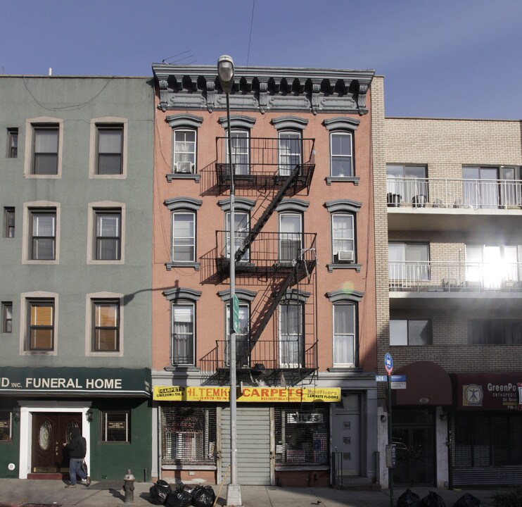 155 Greenpoint Ave in Brooklyn, NY - Building Photo