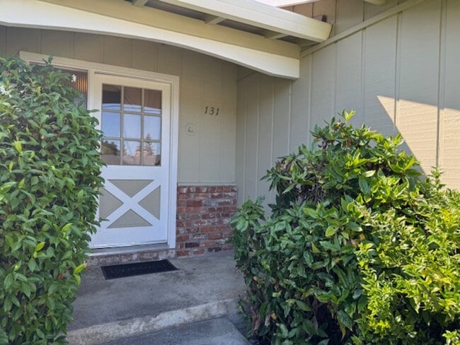 131 Tharp Dr in Moraga, CA - Building Photo - Building Photo