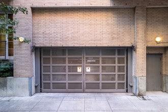 Bridgeport Condominiums in Portland, OR - Building Photo - Building Photo