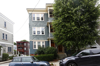 42 Lourdes Ave in Jamaica Plain, MA - Foto de edificio - Building Photo