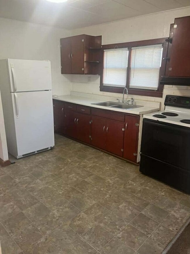 916 W Main St in Hoopeston, IL - Building Photo - Building Photo