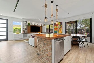 15484 NW 91st Ct in Miami Lakes, FL - Building Photo - Building Photo