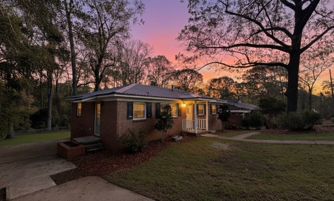 property at 1121 E Magnolia Ave