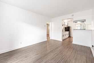 The Embers Apartments in Downey, CA - Foto de edificio - Interior Photo