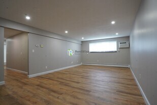 394 Langley Rd in Newton, MA - Building Photo