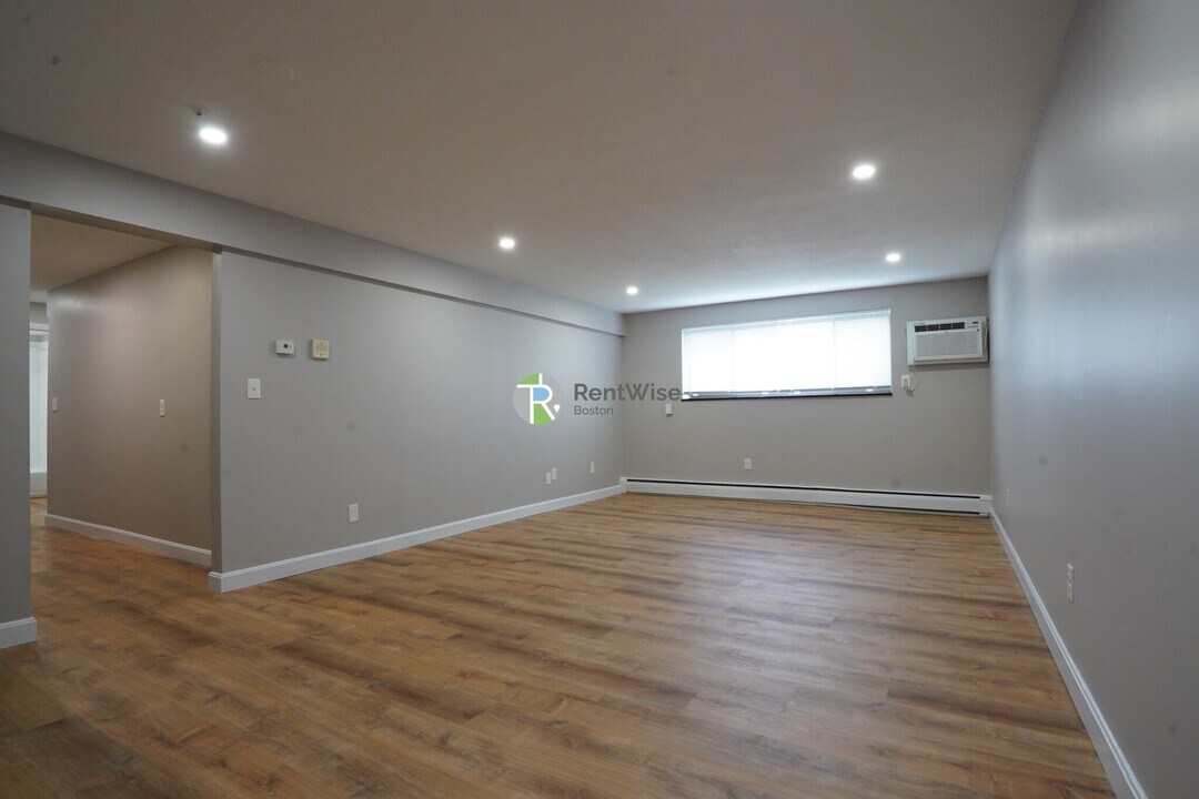 394 Langley Rd in Newton, MA - Foto de edificio
