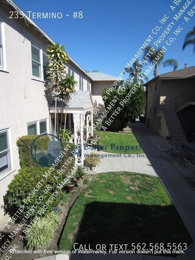 235 Termino Ave in Long Beach, CA - Building Photo - Building Photo