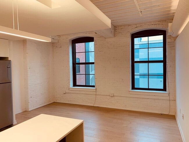 430 Fairmount Ave in Philadelphia, PA - Foto de edificio - Building Photo