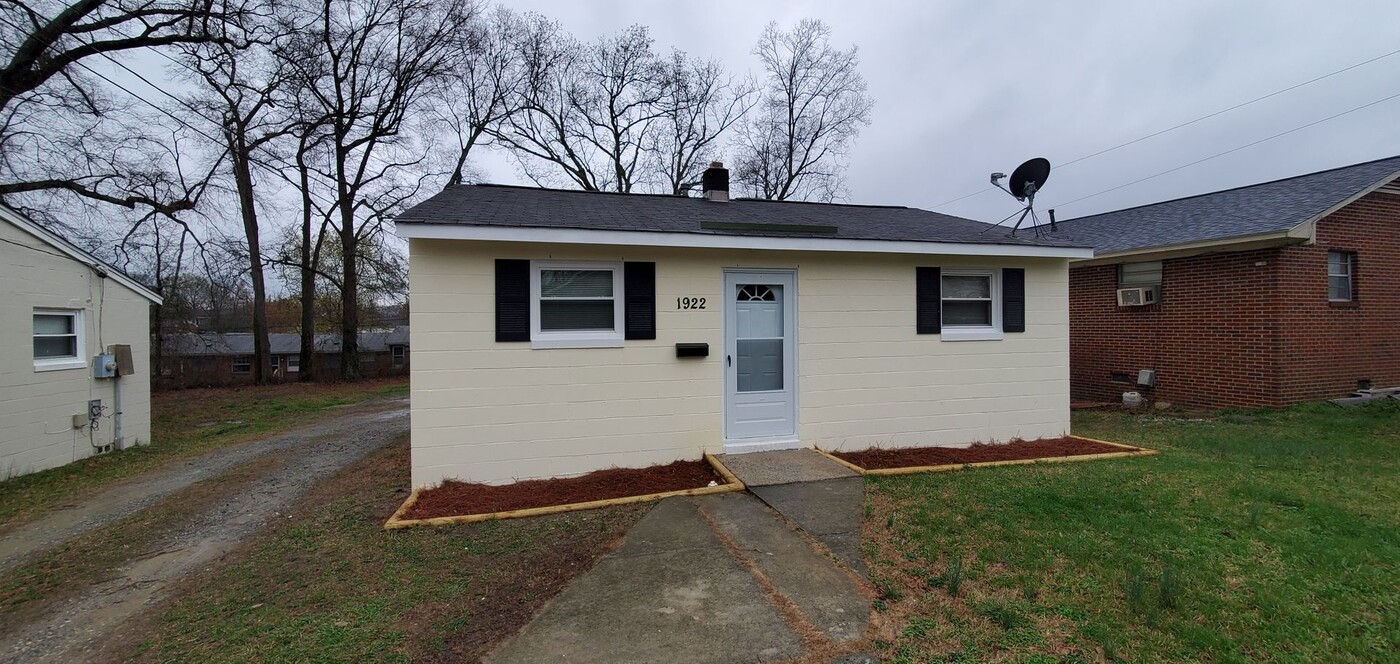 1922 Perkins St in Greensboro, NC - Building Photo