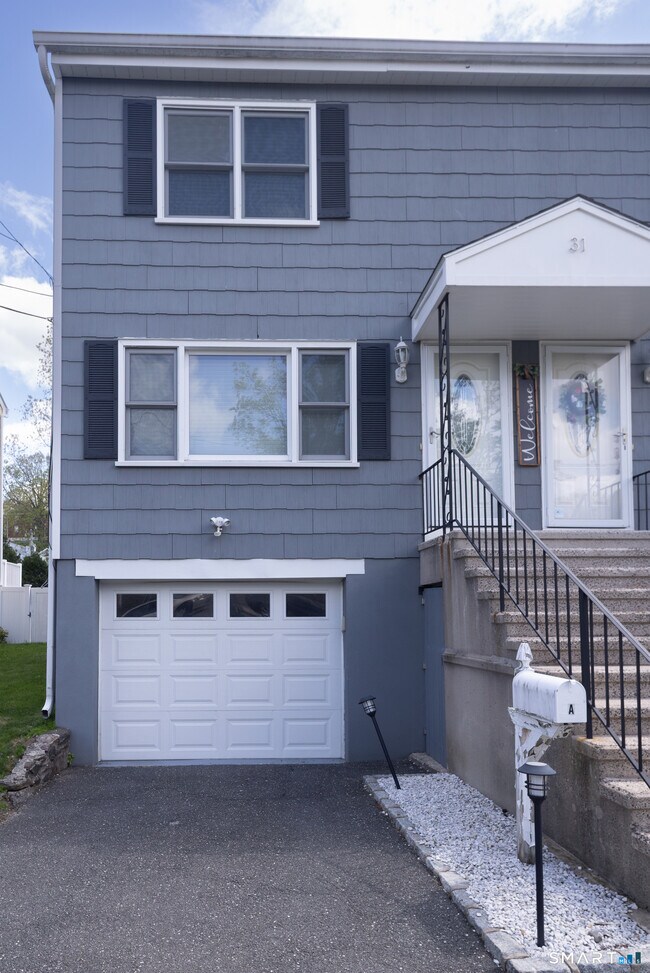 31 Hollow Wood Ln in Greenwich, CT - Building Photo - Building Photo