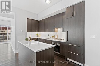 29 Queens Quay E in Toronto, ON - Building Photo - Building Photo
