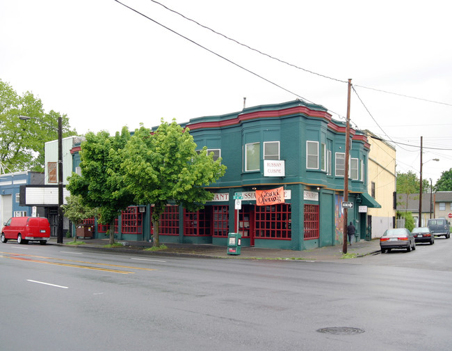 6433 SE Foster Rd in Portland, OR - Building Photo - Building Photo