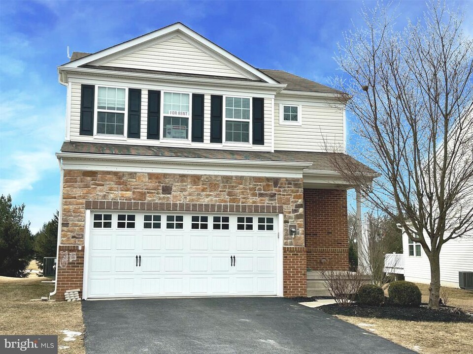 533 Prizer Ct in Downingtown, PA - Foto de edificio