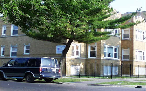 6154-6158 S Sacramento Ave in Chicago, IL - Building Photo