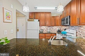 11801 Rockville Pike in North Bethesda, MD - Building Photo - Building Photo