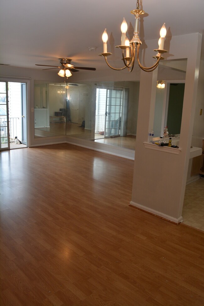 118 Waterford Dr, Unit WATERFORD DRIVE in Edison, NJ - Building Photo - Building Photo
