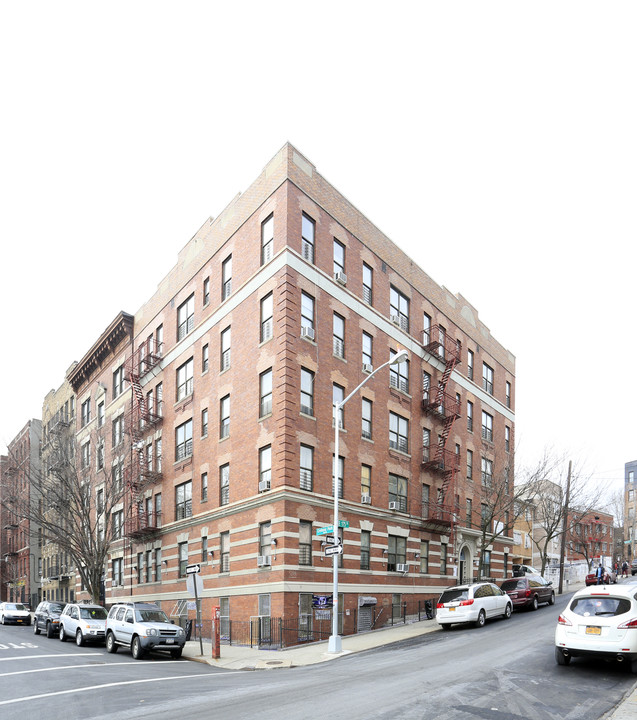 870 E 175th St in Bronx, NY - Building Photo