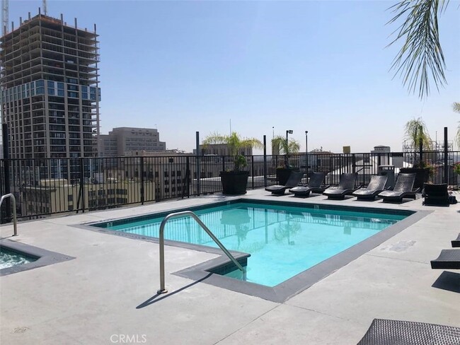 312 W 5th St, Unit 405 in Los Angeles, CA - Building Photo - Building Photo