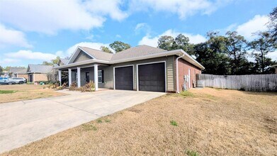 5625 Maggie Rose Cir in Milton, FL - Building Photo - Building Photo