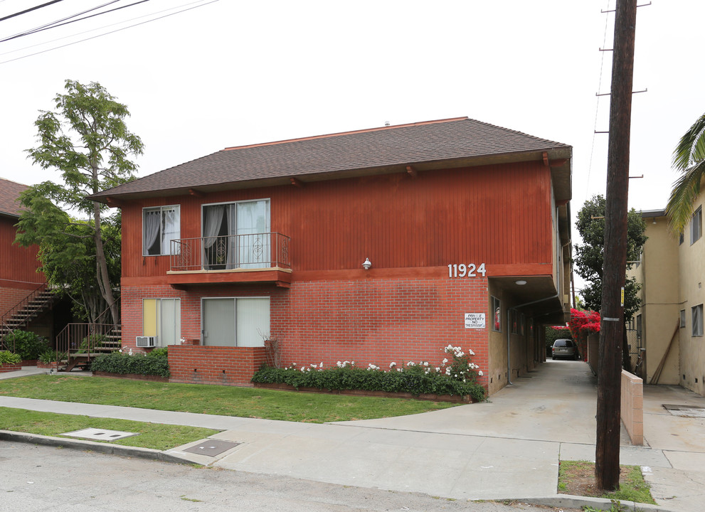 11924 Louise Ave in Los Angeles, CA - Building Photo