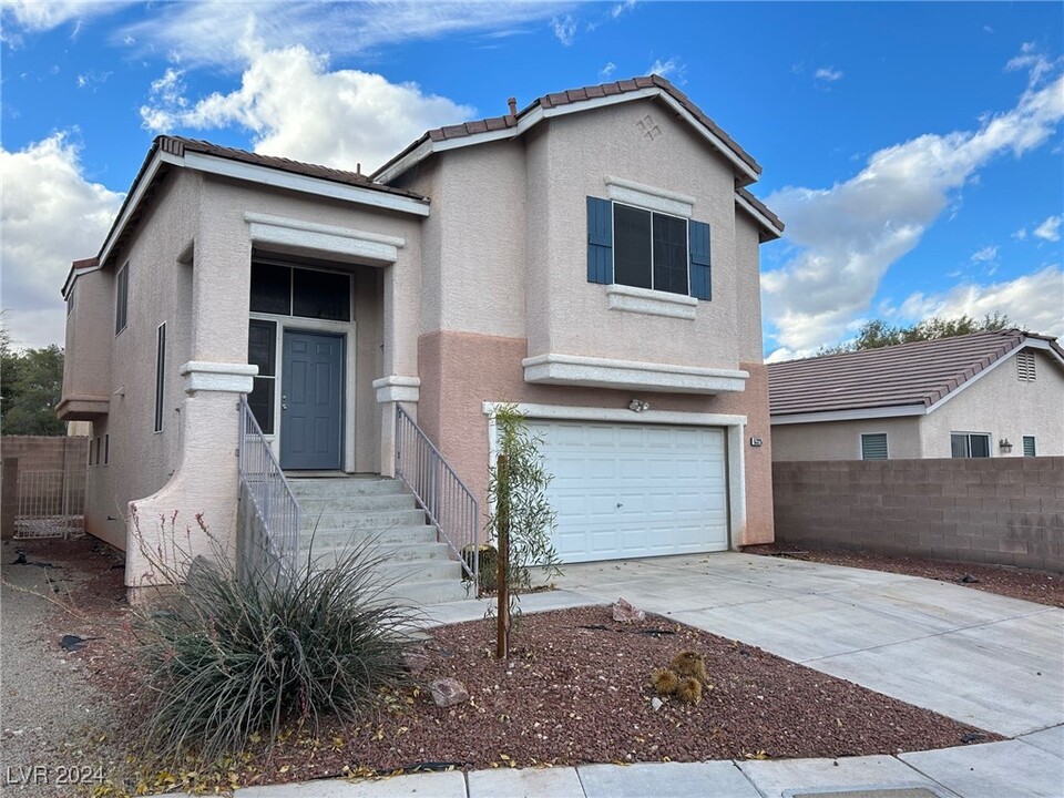 5325 Clover Blossom Ct in North Las Vegas, NV - Building Photo