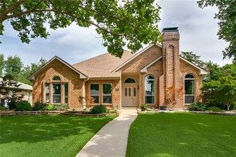 1405 Ridgemoor Ln in Richardson, TX - Foto de edificio - Building Photo