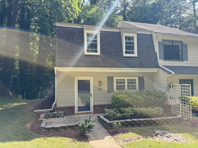 1337 Springlawn Ct