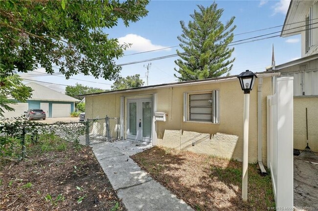 410 SW California Ave in Stuart, FL - Building Photo - Building Photo