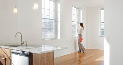 Providence G in Providence, RI - Foto de edificio - Building Photo