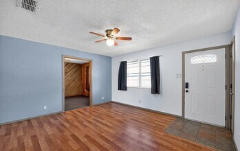 604 Fegan St in Weatherford, TX - Building Photo - Building Photo