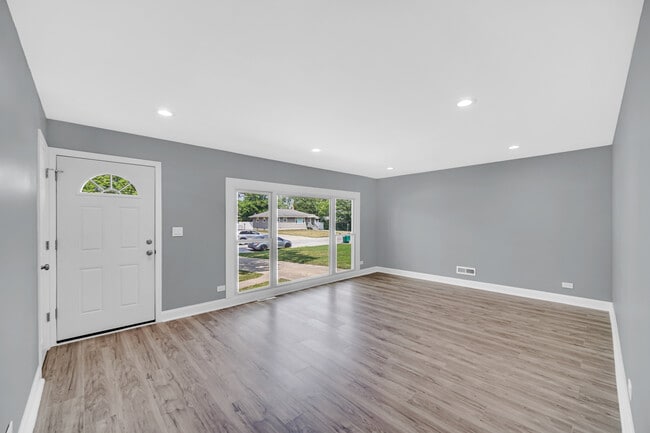 8013 Monaldi Dr in Munster, IN - Building Photo - Building Photo