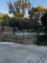 Pavillion Apartments in Van Nuys, CA - Foto de edificio - Building Photo