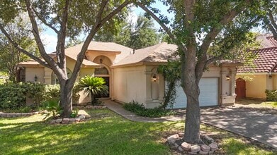 3003 Edgefield Ct in Laredo, TX - Building Photo - Building Photo