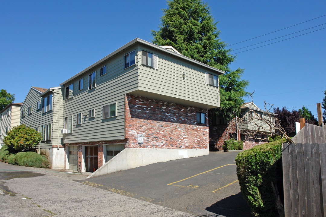 Huntington House in Portland, OR - Building Photo