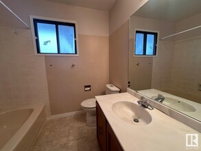 18307-18377 77 Ave NW in Edmonton, AB - Building Photo - Building Photo