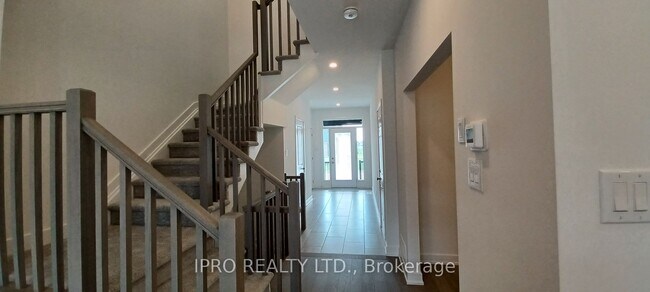669 Rathburn Ln in Ottawa, ON - Building Photo - Building Photo