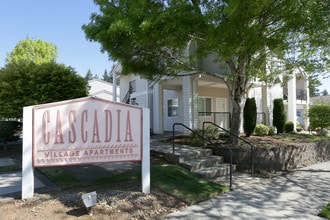 Cascadia Village in Sandy, OR - Foto de edificio - Building Photo