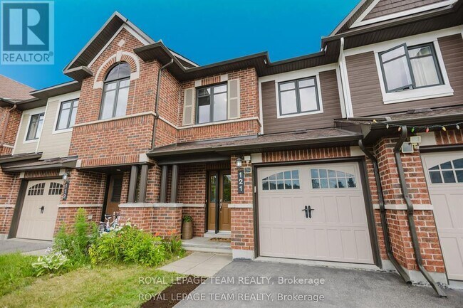 121 Mancini Way in Ottawa, ON - Building Photo - Building Photo